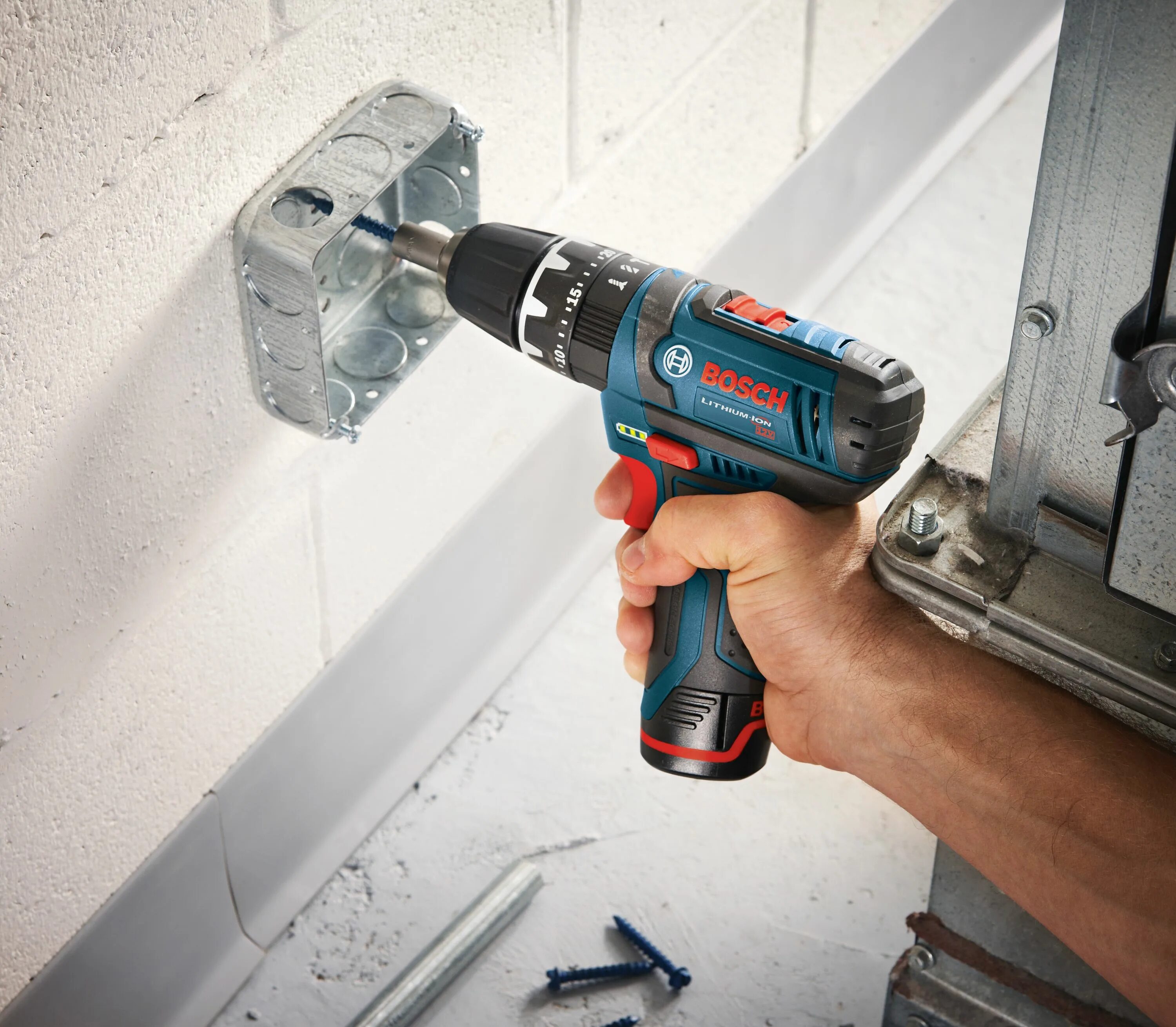 Как закрепить шуруповерт. Шуруповерт бош хаммер. tools cordless drill hammer drill. насадки для дрели bosch. шуруповерт для сборки мебели.
