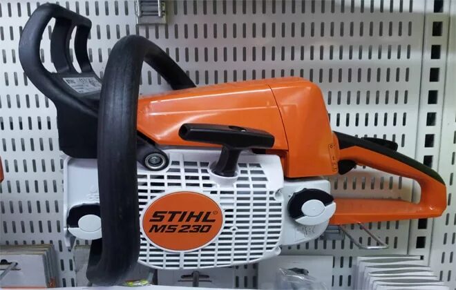 Холостые обороты бензопилы штиль. Stihl MS 180 винт холостого хода. Винт холостого хода на бензопиле штиль 180. Бензопила Stihl 180 винт холостого хода. Регулировка бензопилы Stihl 250.