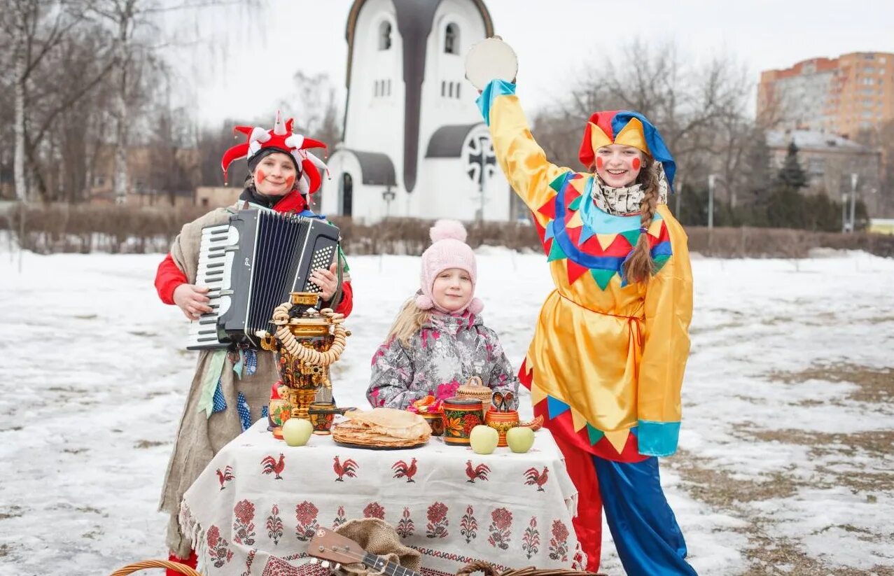 Праздники связанные с фотографией. Праздник Масленица. Празднование Масленицы. Народные гуляния на Масленицу. Праздничные народные гулянья.