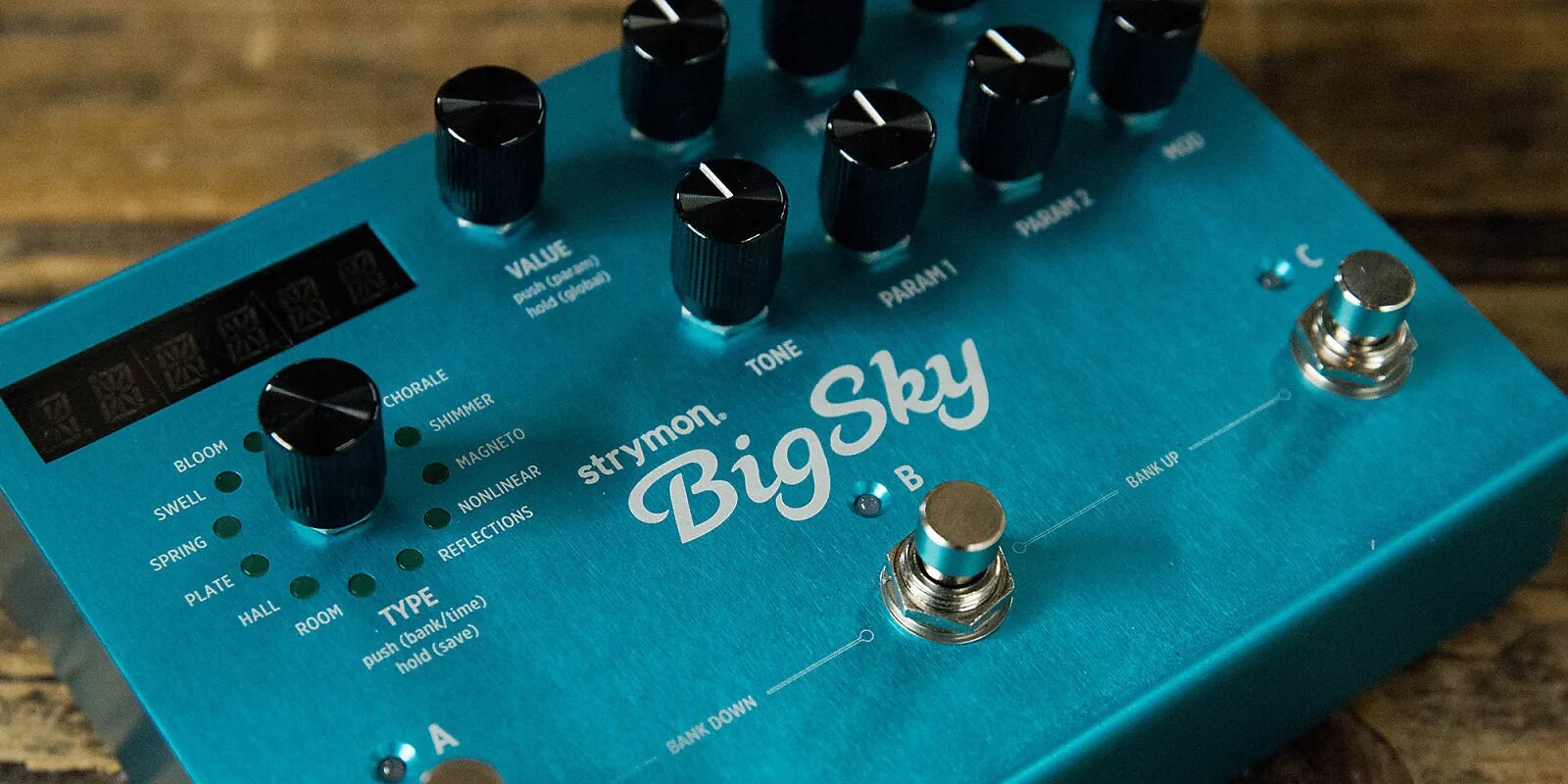 Closed reverb. Гитарная педаль ревербератор. Strymon big Sky. Reverse Reverb Pedal. Педали реверберации для микрофона.