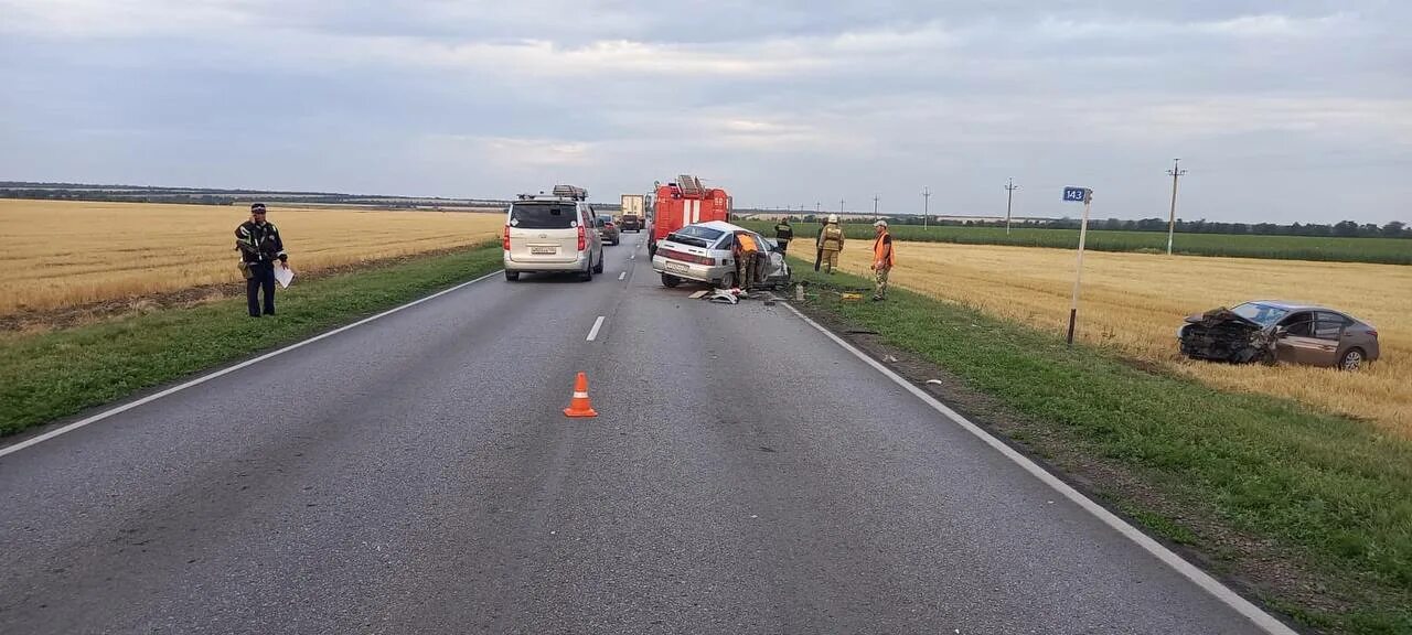 Авария в поселке орловский. ДТП трасса Котельниково Песчанокопское. Авария в Орловском районе Ростовской области. Авария в поселке Орловском Ростовской области. ДТП В Ростовской области Песчанокопского района.