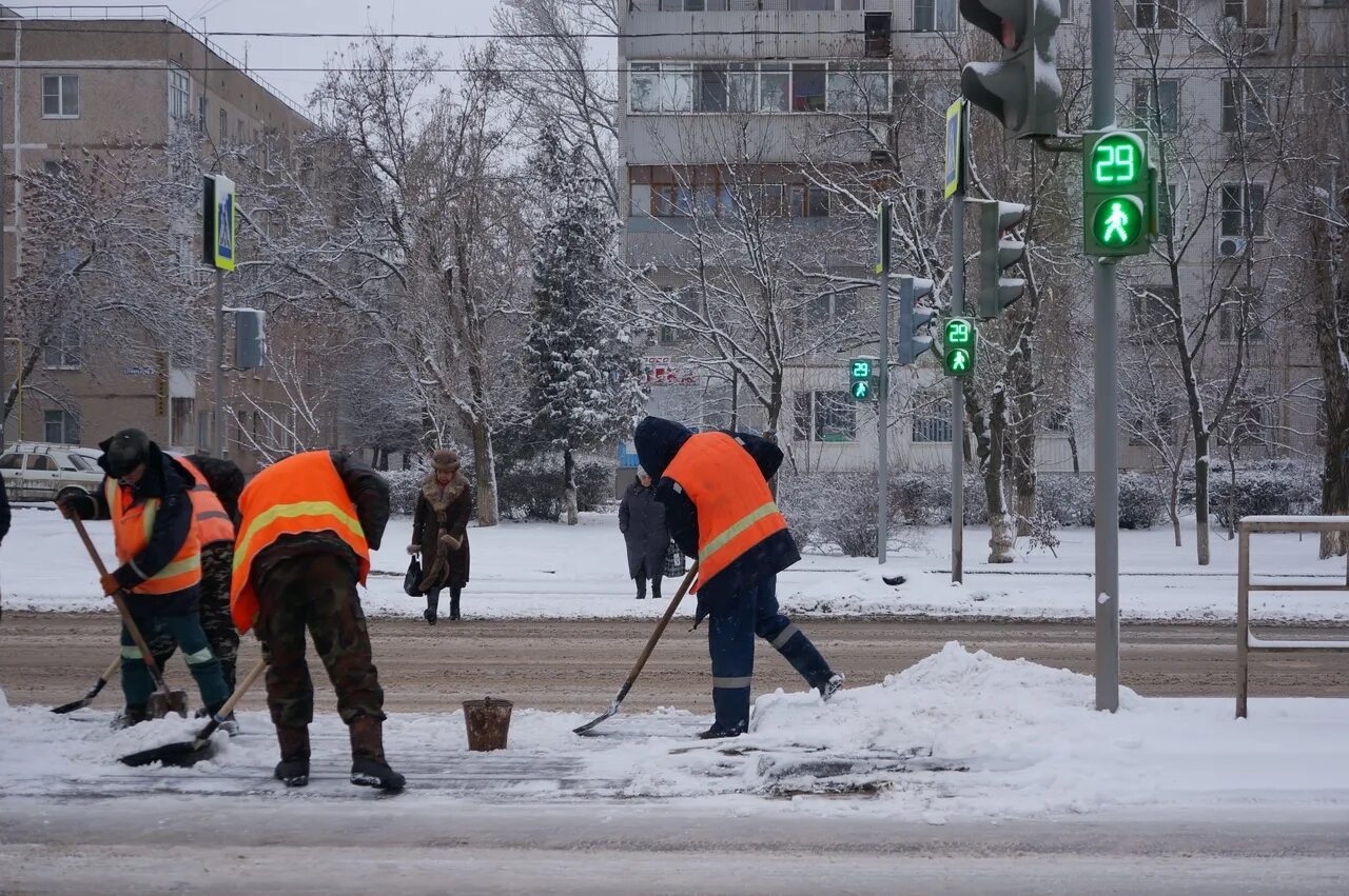 Исправительные работы несовершеннолетним. Обязательные работы. 3 исправительные работы. Обязательные работы фото. Принудительные общественные работы.