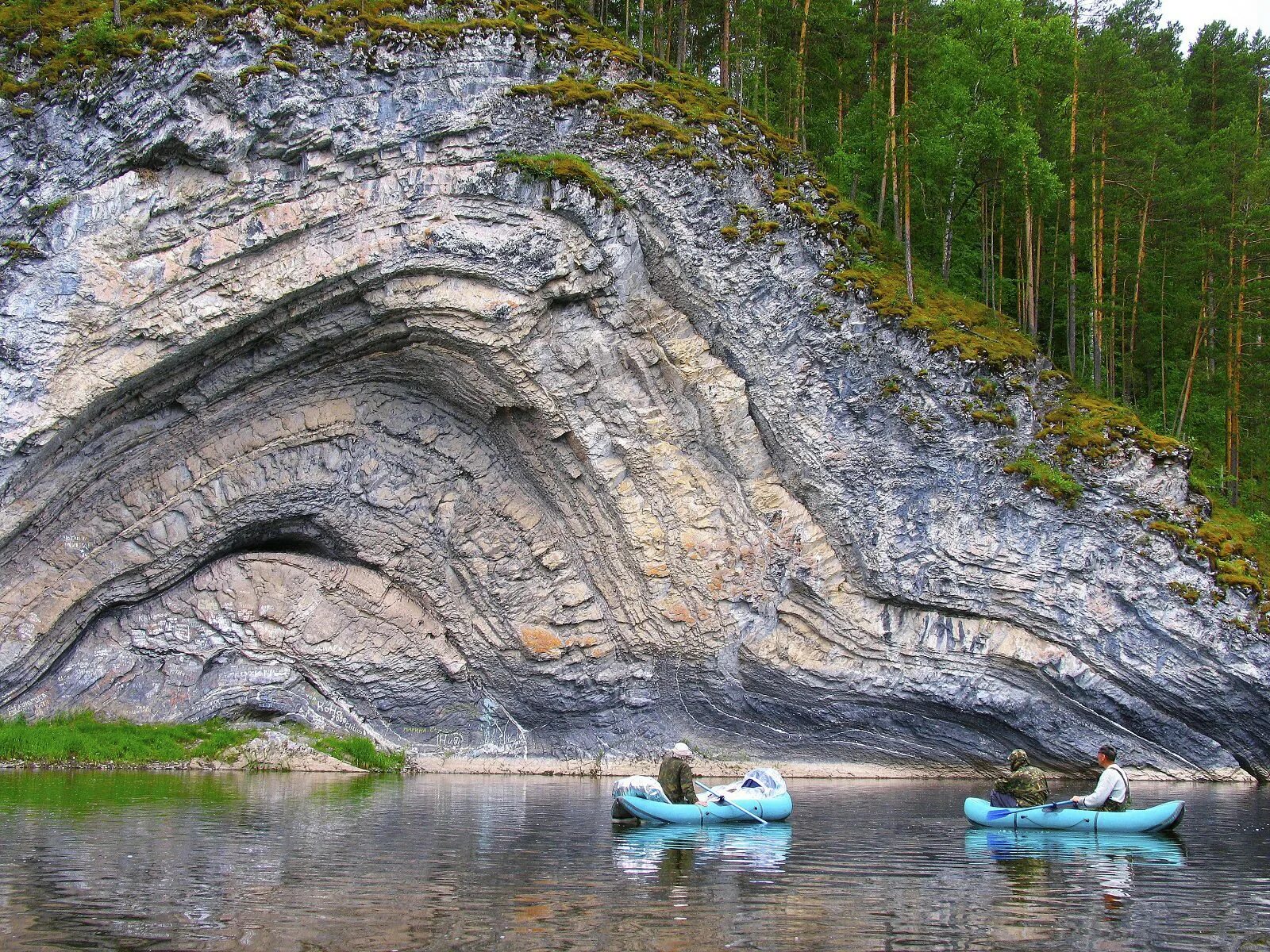 Под белорецком. Башкирия, скала Доменные ворота. Доменные ворота Белорецкий район. Доменные ворота на реке белой. Доменные ворота Башкирия.