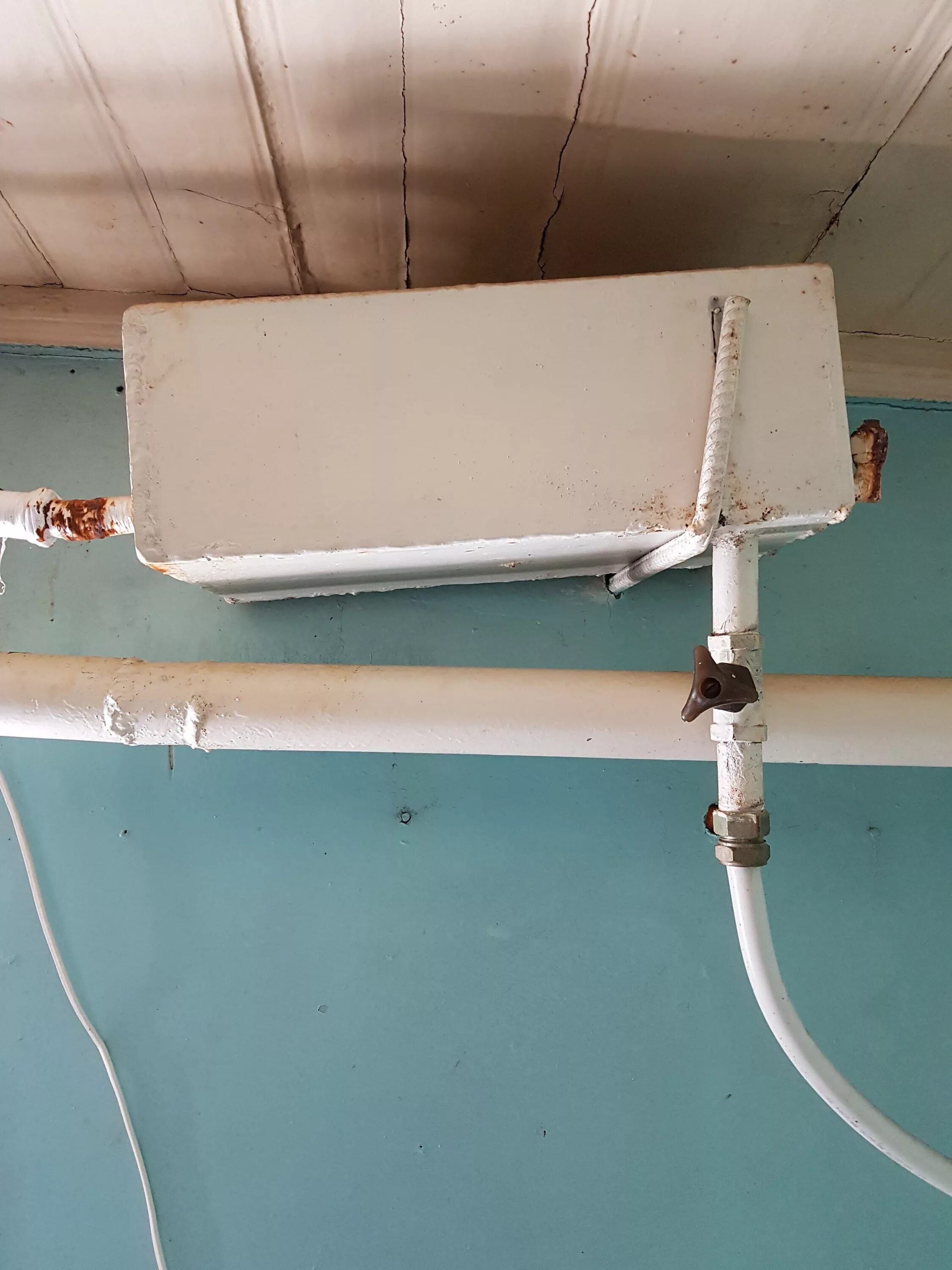 Расширительный бак открытого типа 10л для аогв 80. Бак расширительный 20 литров для системы отопления открытого типа. Что делают расширитель. Расширитель для рта металлический. Расширитель трехлепестковый.