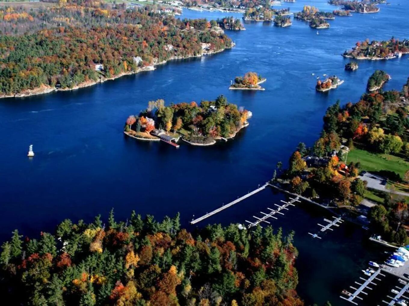 Канада остров на озере. Река св Лаврентия 1000 островов. Река св Лаврентия Канада. Архипелаг тысяча островов на реке Святого Лаврентия. Архипелаг «тысяча островов» (США И Канада).
