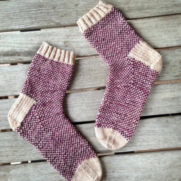 Носки мэджик луп мк. Носки в технике хеликс спицами. Вязаные носки хеликс спицами. Носки методом. Носки по методу.
