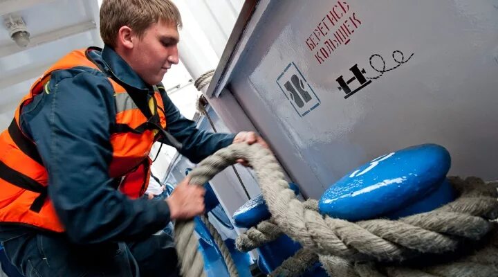 Как устроиться моряком на судно