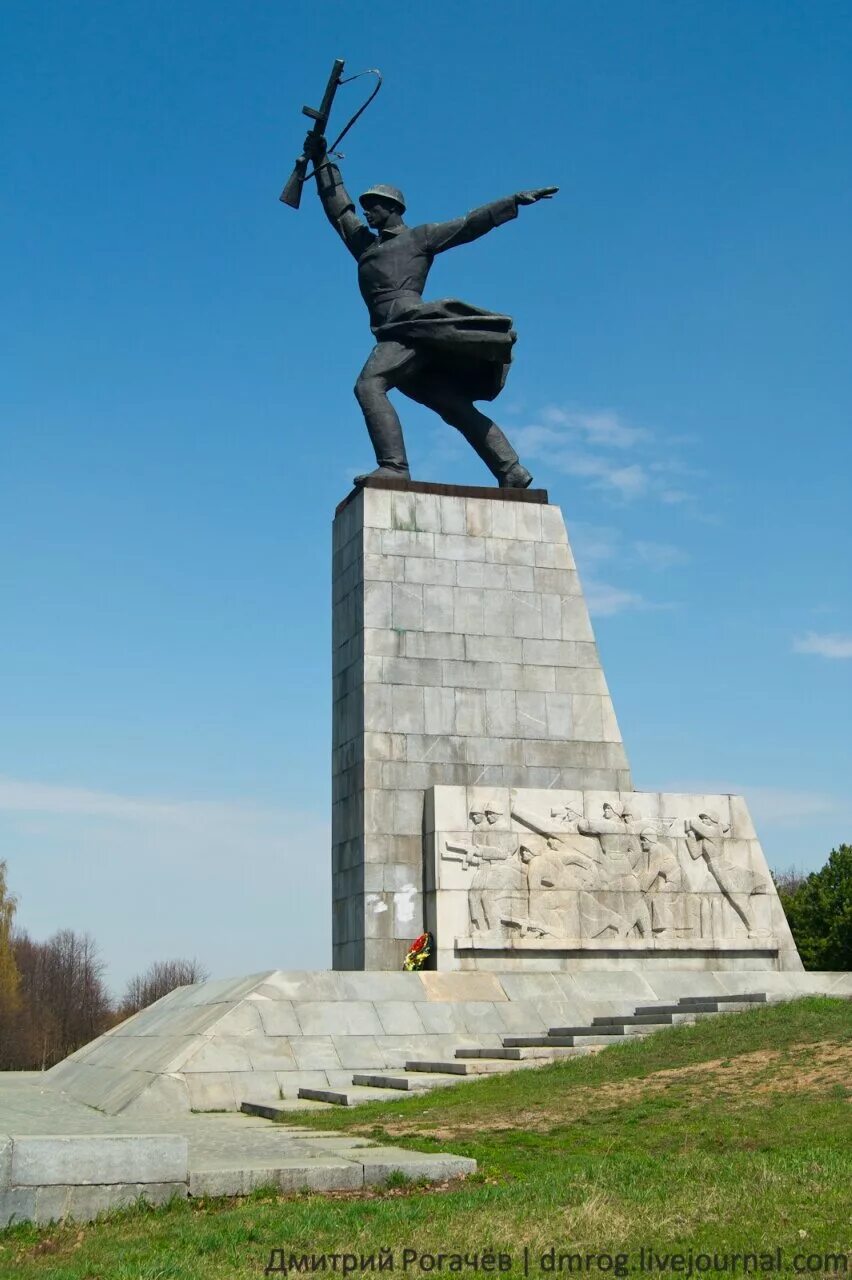 Яхрома мемориал перемиловская высота. Поселок яхрома подмосковье мемориал. Перемиловская высота дмитров. Поселок яхрома подмосковье мемориал. Поселок яхрома подмосковье мемориал.
