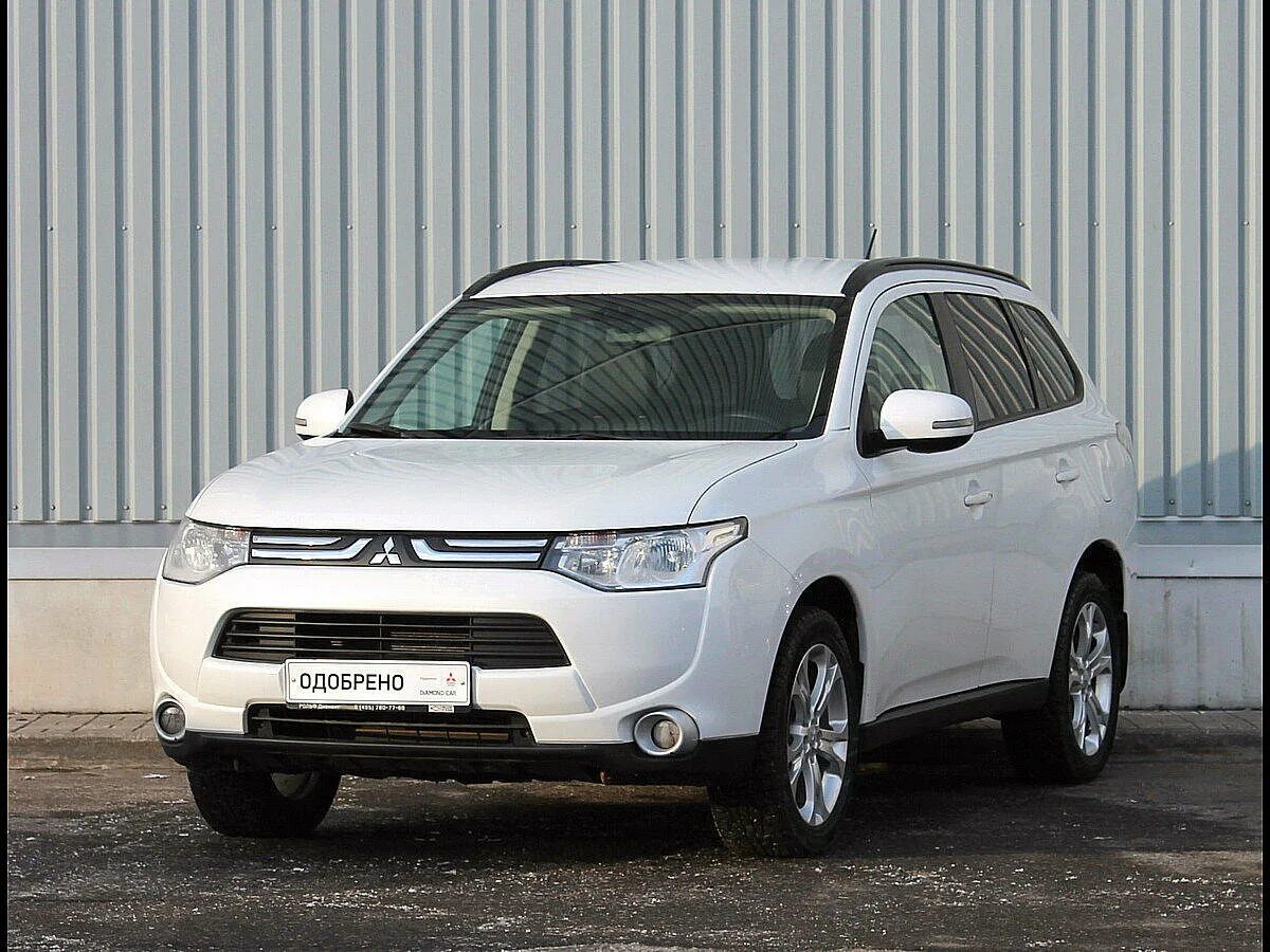 Mitsubishi Outlander 3. Мицубиси Аутлендер 3 поколения. Mitsubishi Outlander 2012 3 поколение. Mitsubishi Outlander 2012 2 поколение.