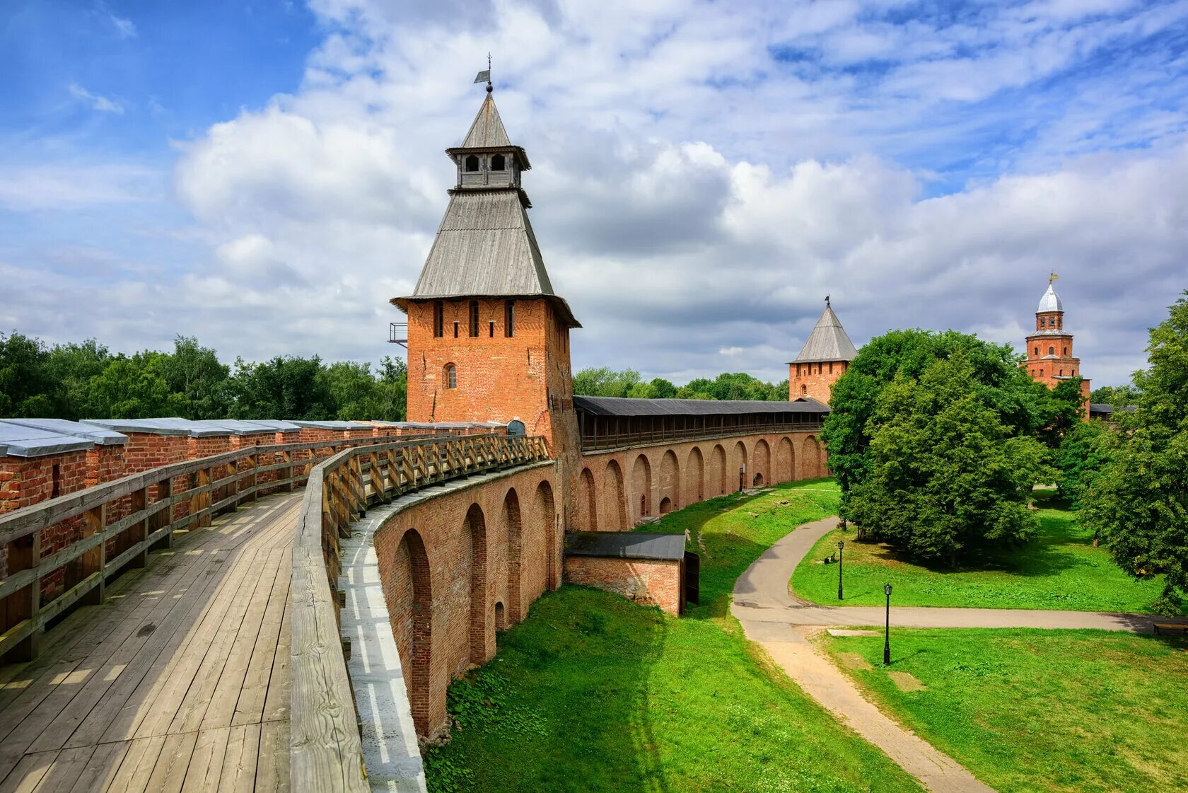 День новгорода в спб. Новгородский Детинец Великий Новгород. Новгородский Кремль Детинец. Великий Новгород крепость. Великий Новгород Кремль.