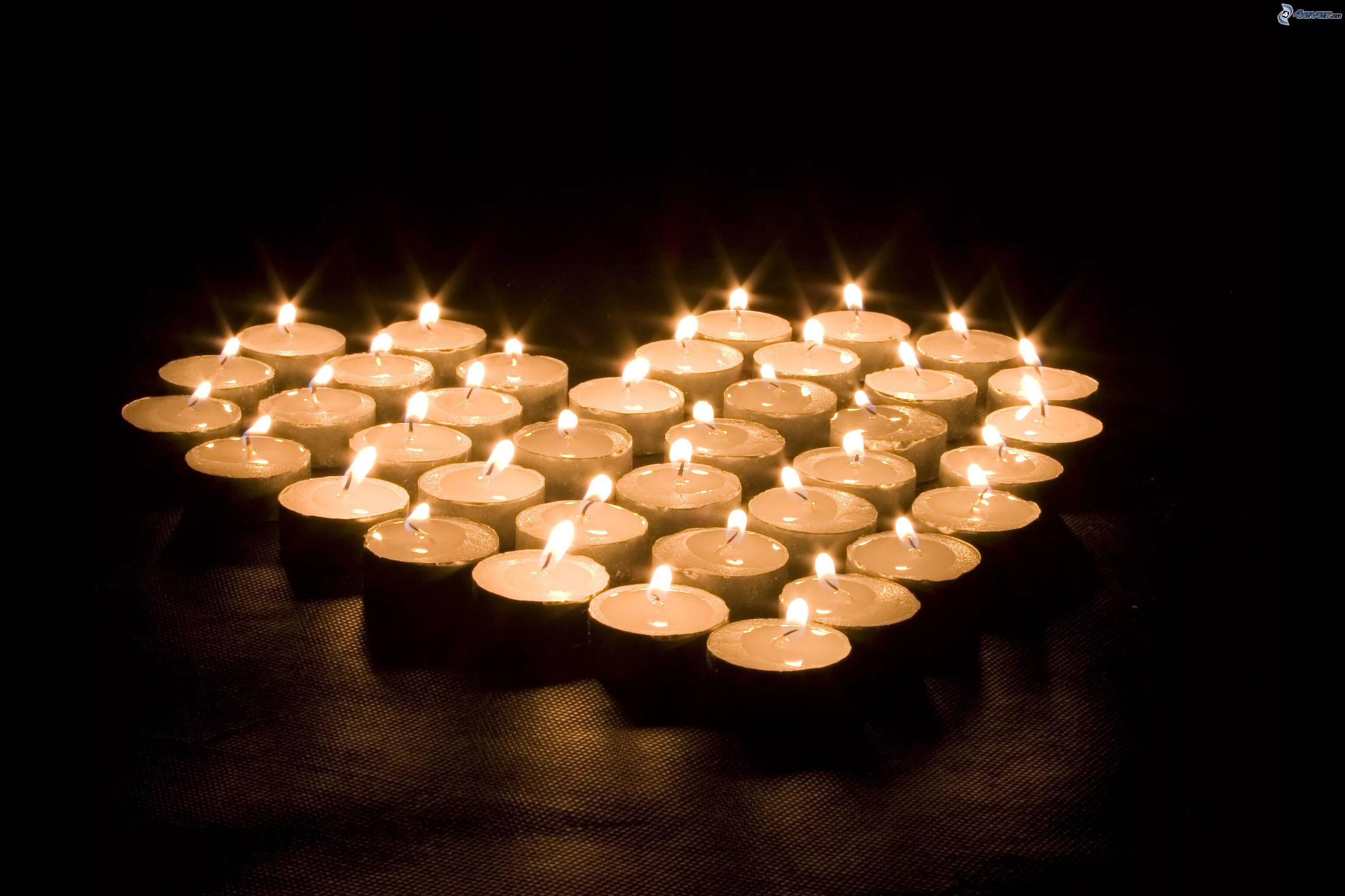 Luminary 1000 свечей. Сердце из свечей. Свеча в виде сердца. Много свечей. Маленькие свечи.