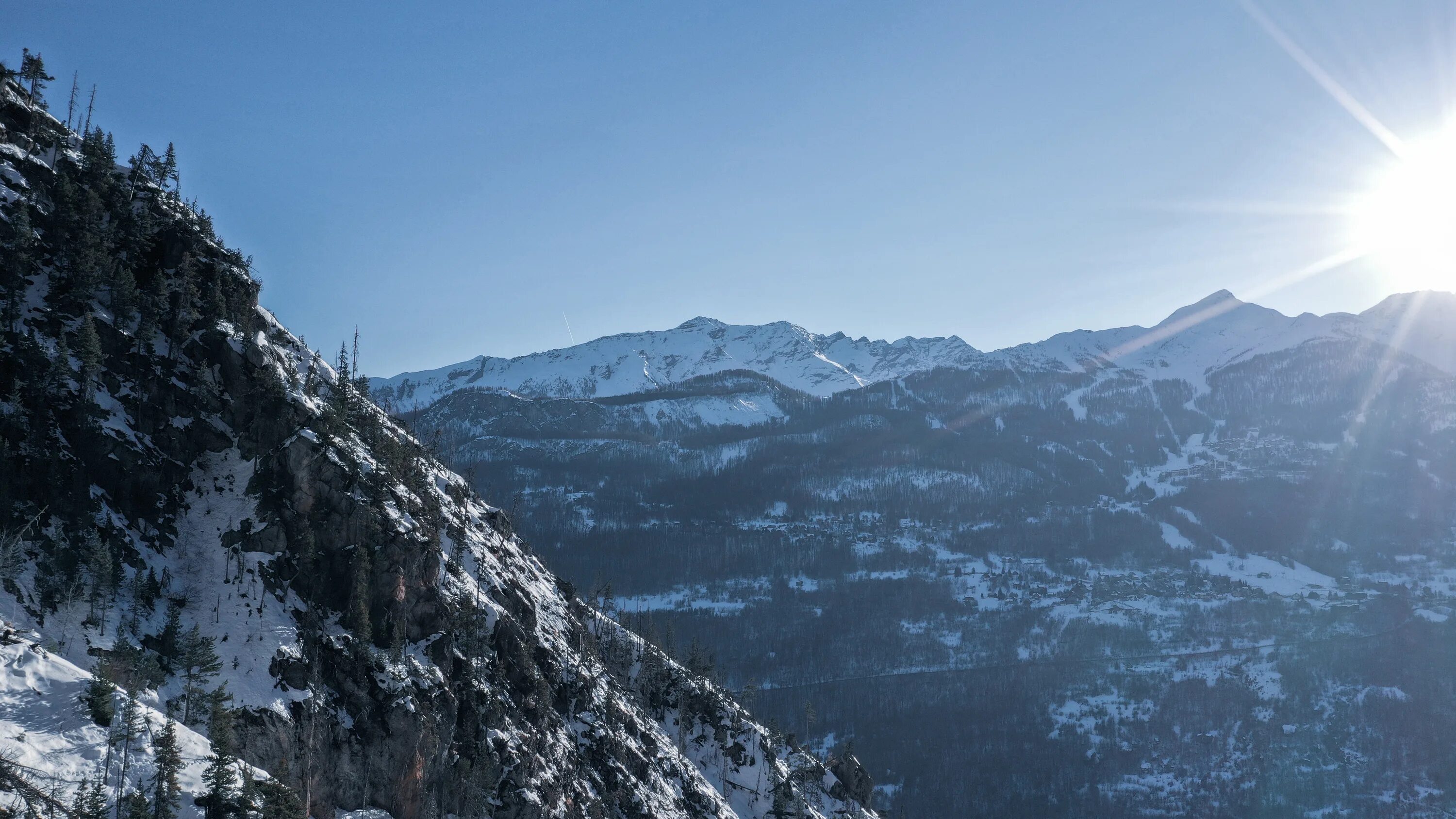 Озеро в горах. Альпы швейцария. Ve view. Понтийские горы. Национальный парк йосемити в тумане.