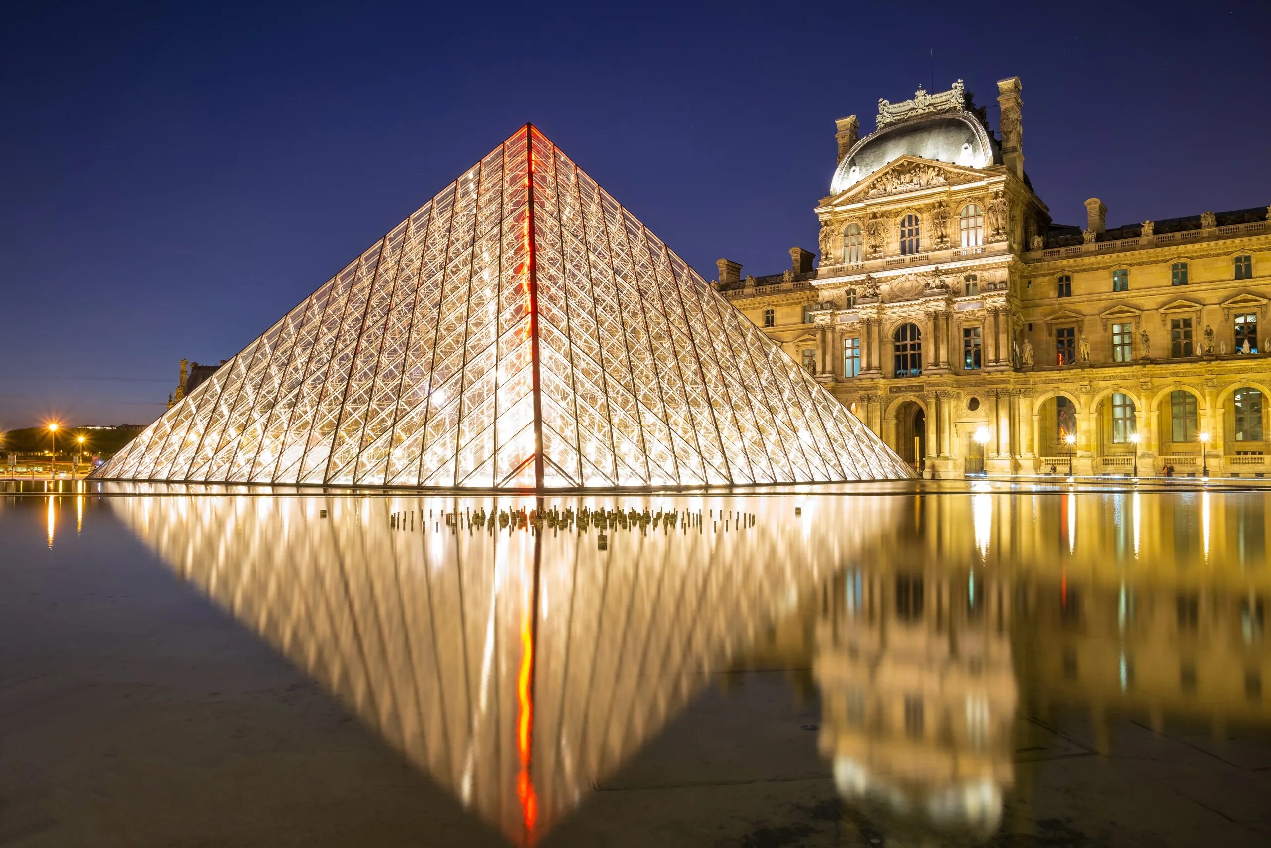 Musee louvre. Музеи. Лувр. Париж. Франция музей Лувр. Пирамида Лувра в Париже, Франция. Музей Louvre, Париж, Франция.