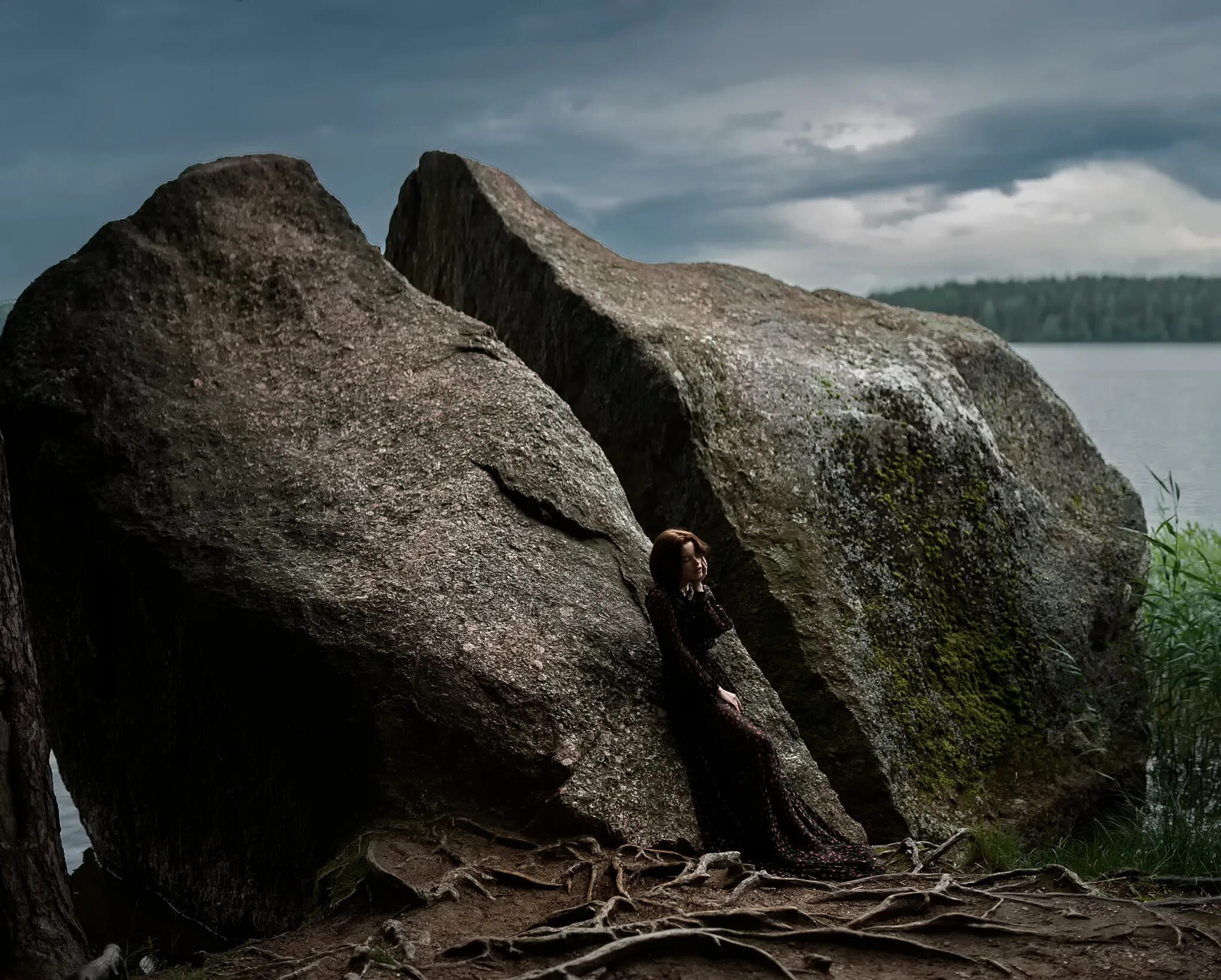 Stone woman. Девушка на Камне. Странные камни. Скала каменная баба. Огромный камень - скала.