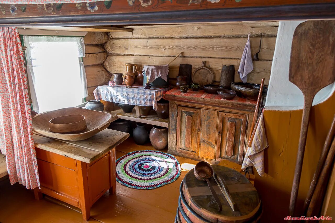 Урал быт. Сайгатка чайковский музей. Ирбит музей смердова. Сундук в избе. Архитектурно-этнографический комплекс «сайгатка» чайковский.