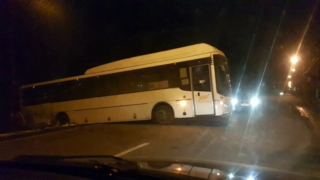 Автобус съехал в санкт петербурге. Автобусы транс балт гатчина. транс-балт гатчина. ооо питеравто. волгабас валит боком.