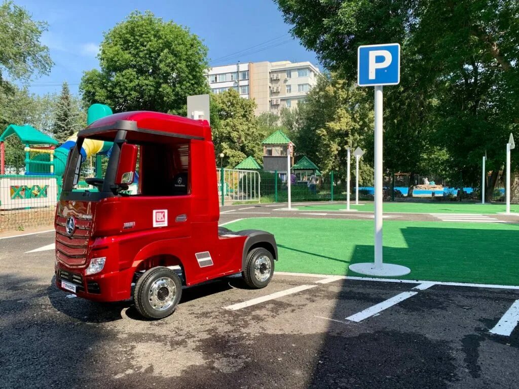 Детский автогородок. Автогородок для детского сада. Парк с детскими площадками. Машинки в парке. Авто городок