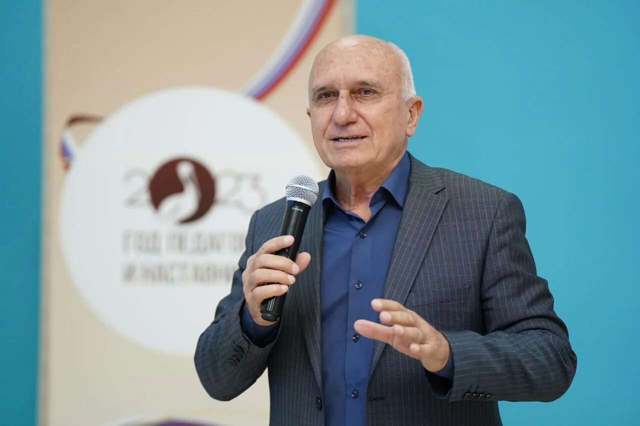 Современники 2022. Современники 2022. Театр современник руководитель. Современник театр директор театра кто. Современники 2022.