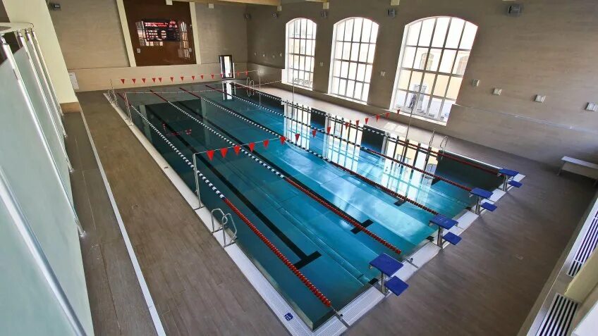 Горный бассейн. Бассейн царская охота горный алтай. Hotel villa honegg 5* швейцария. Отель в швейцарии в горах с бассейном villa honegg. Горный бассейн.