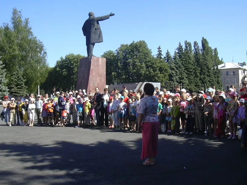 Погода в гуково. Ленин Гуково. Площадь Гуково. Площадь Ленина Гуково.