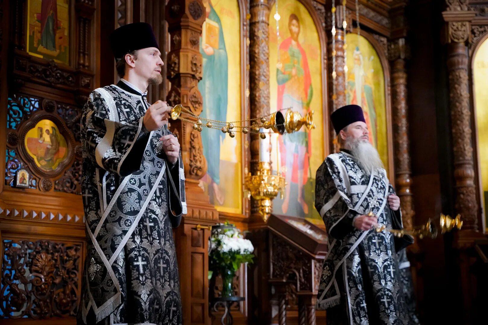 Чин великой вечерни. Нижегородская епархия. Полунощница утреня пасхальным чином.