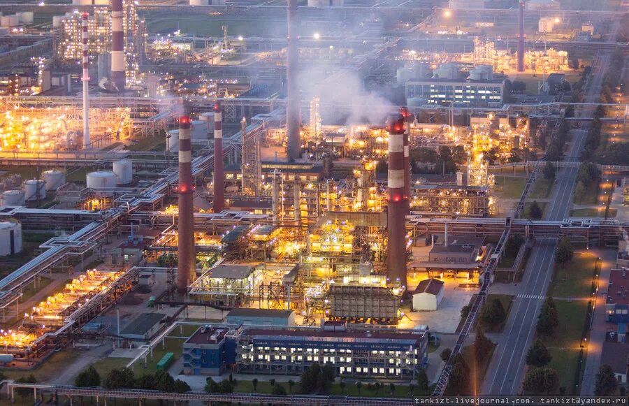 Предприятия ленинградской. Завод фосфорит кингисепп. Предприятия ленобласти. Киришский нефтеперерабатывающий завод кинеф города кириши. Санкт петербургский химический завод.