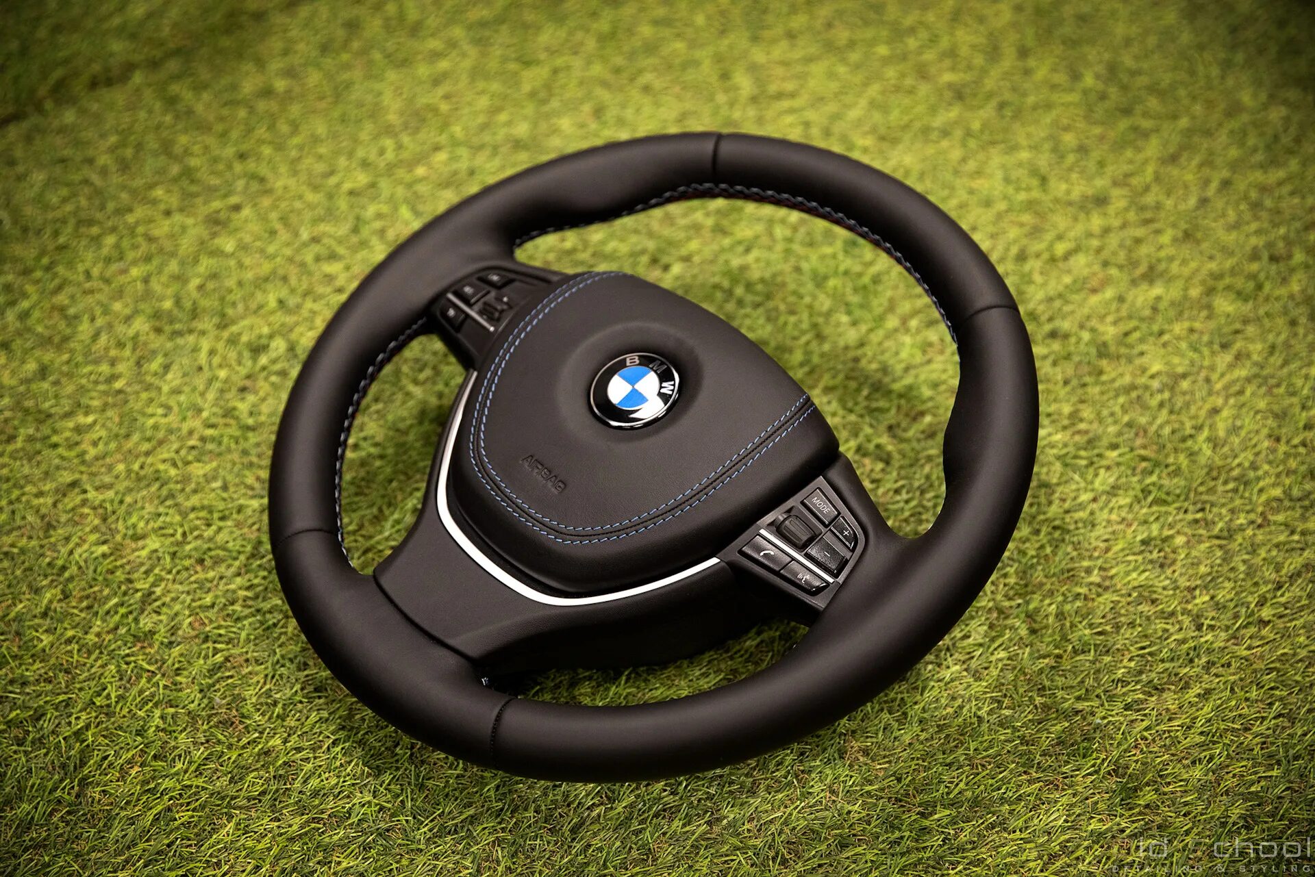 Руль альфарда. Руль бмв ф10. руль bmw f01. перешивка руля bmw f10. бмв ф10 перешив руля.