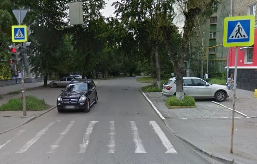 Реконструкция дзержинского тюмень картинка. Пешеходная 27. Ограждение тротуара. Пешеходная 27. Пешеходная 27.