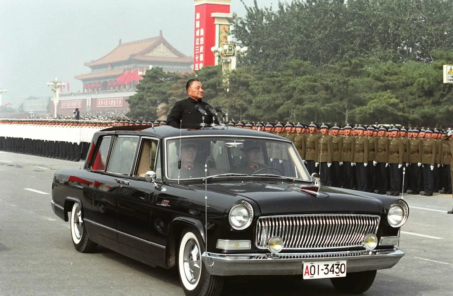 Первый автомобиль в китае. Hongqi ca770. Hongqi ca770 l5. FAW Hongqi. Китайский лимузин красное Знамя Hongqi.