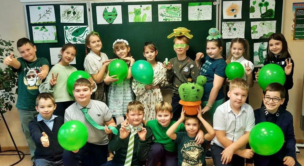 Самый зеленый класс. Зеленый день в школе. День зеленого цвета в школе идеи. Зеленый день в начальной школе. День зеленого цвета в детском саду.