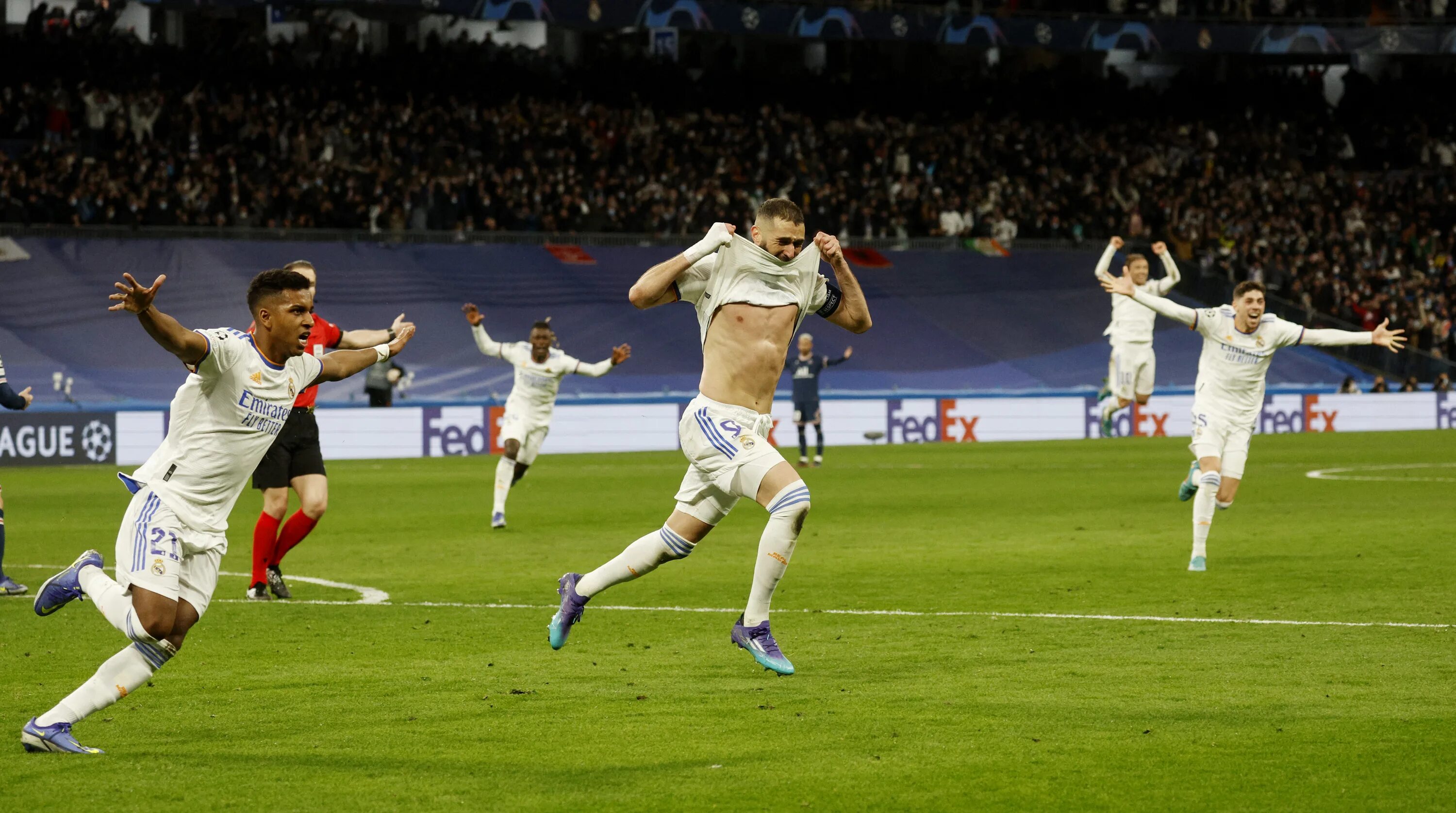 Прямой трансляция реал против. Реал Мадрид vs ПСЖ. Real Madrid vs PSG 2022. Real Madrid Champions League 2022. Real Madrid vs Almerya.