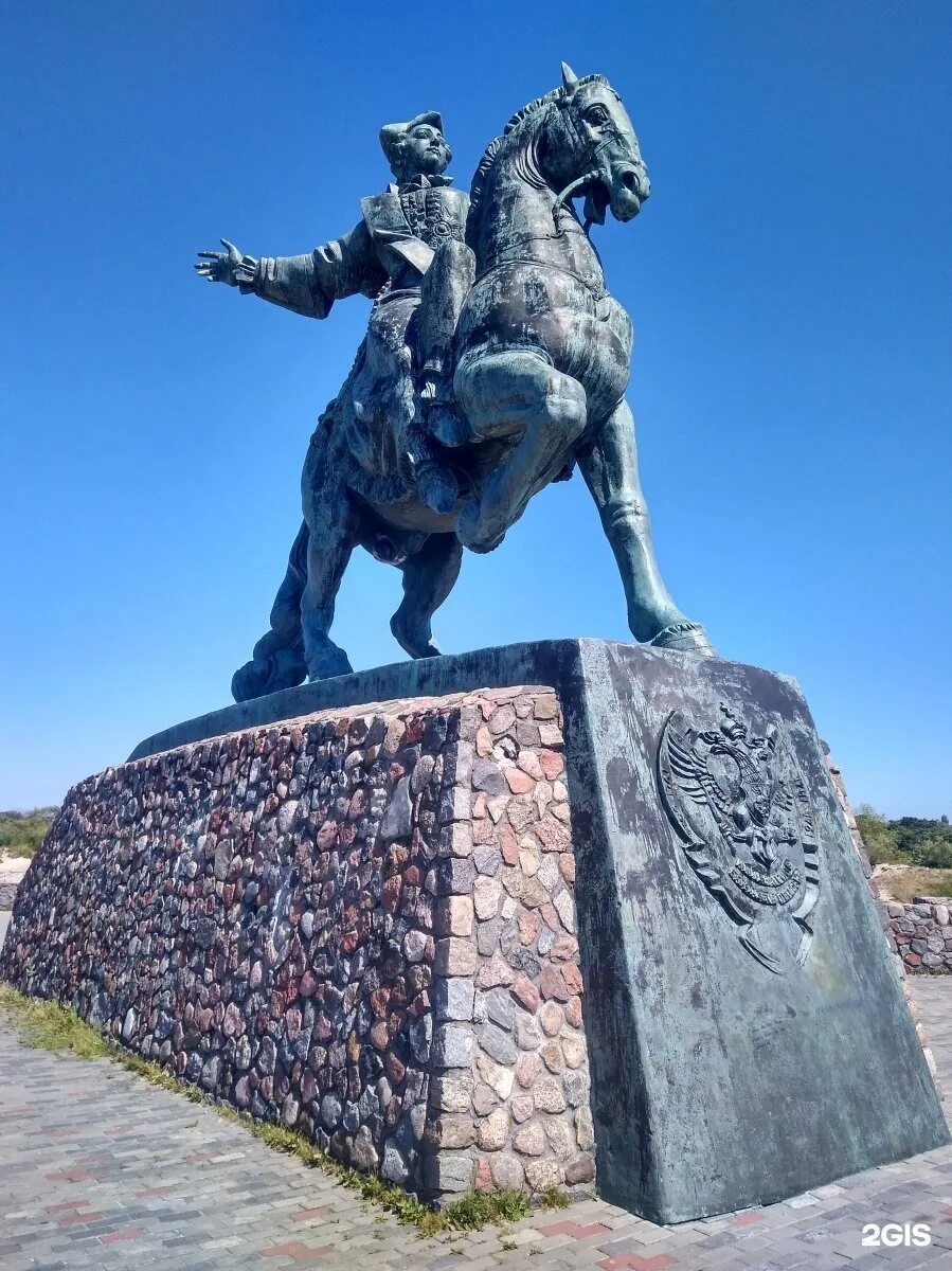Балтийск. Памятник елизавете петровне в балтийске. Памятник елизавете петровне в балтийске. Памятник императрице елизавете. Памятник елизавете петровне в калининграде.