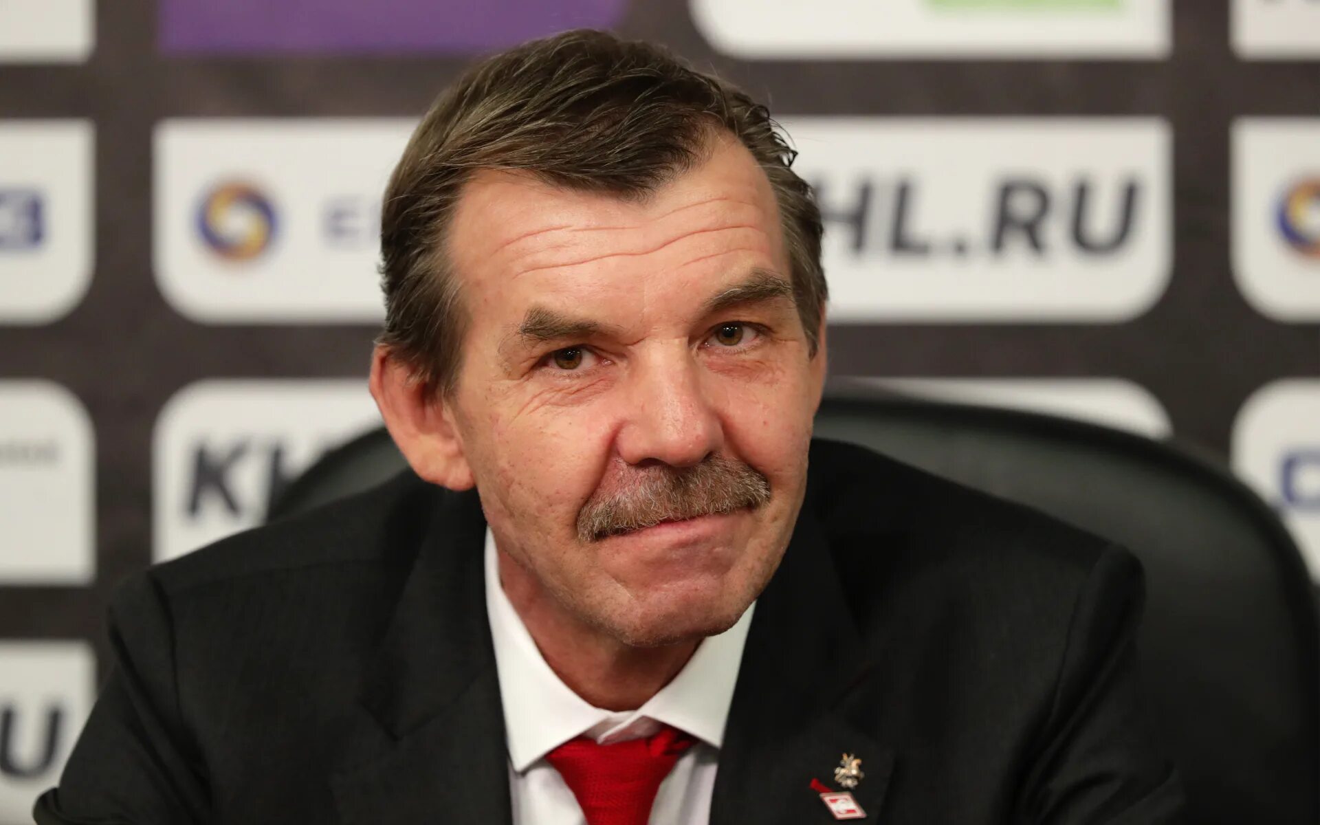 Олег знарок тренер. Олег знарок. Знарок олег валерьевич. Хоккеист знарок олег валерьевич. Где сейчас работает знарок.