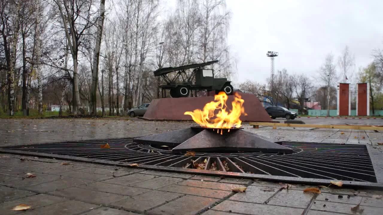 Киров закамск. Вечный огонь Кировский район Пермь. Вечный огонь Пермь Закамск. Пермь мемориал вечного огня. Дворец Кирова Пермь Закамск.