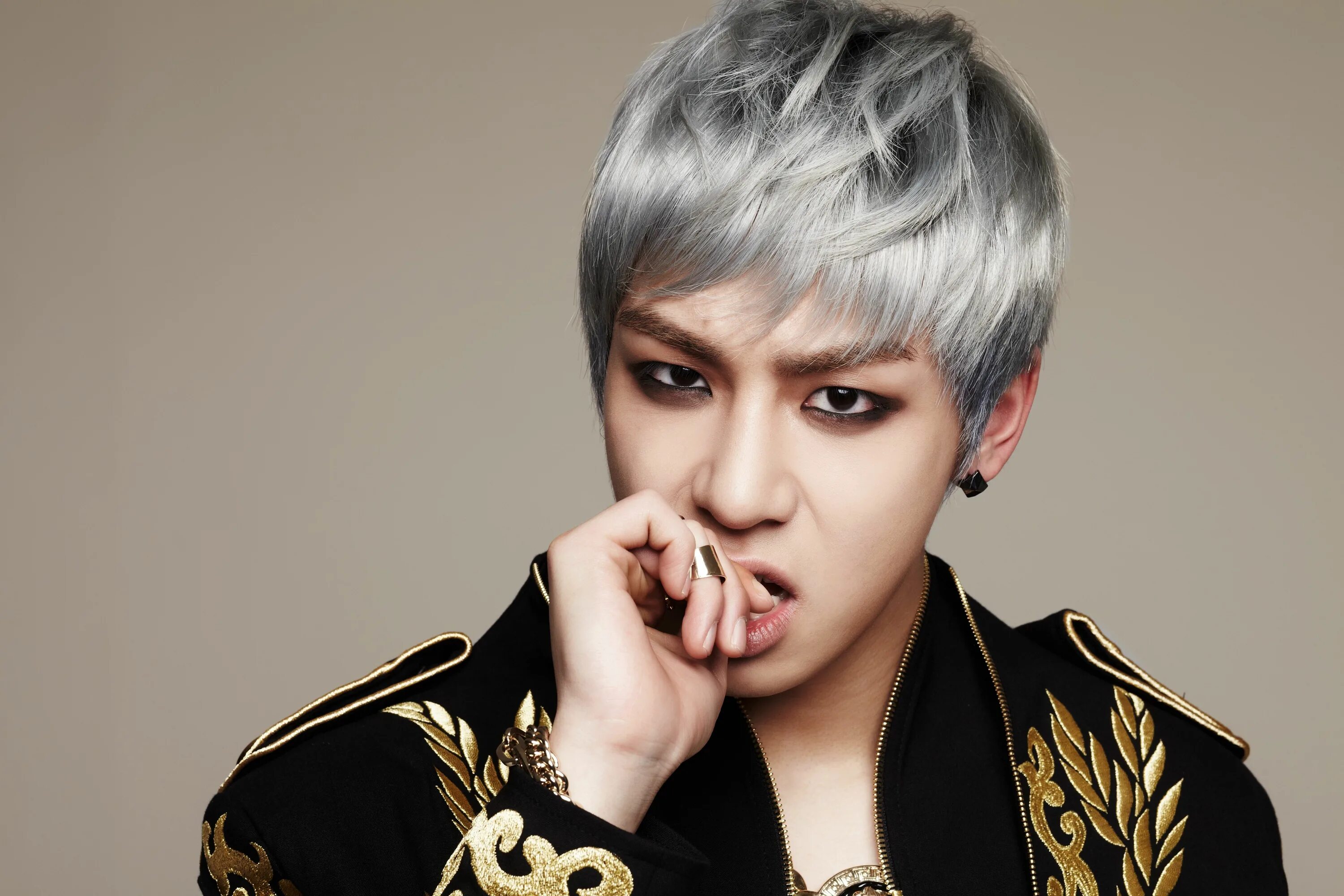 Kim hyung jun ss501. Ss501 ким хен джун. Макн песни. Ким хен чжун макнэ ss501. Макн песни.