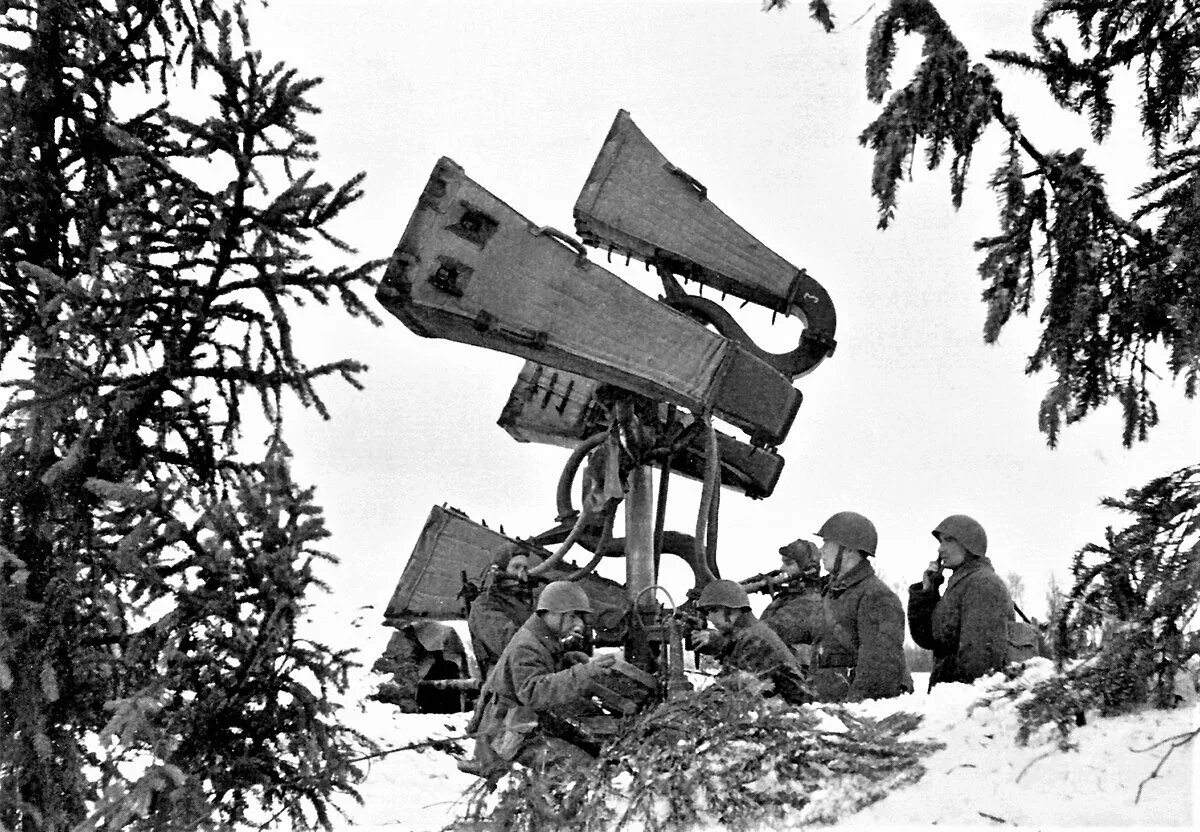 Звукоулавливатель ЗТ-5. Слухачи в блокадном Ленинграде. ПВО блокадного Ленинграда. Блокада Ленинграда слухачи ПВО. Операция прожектор