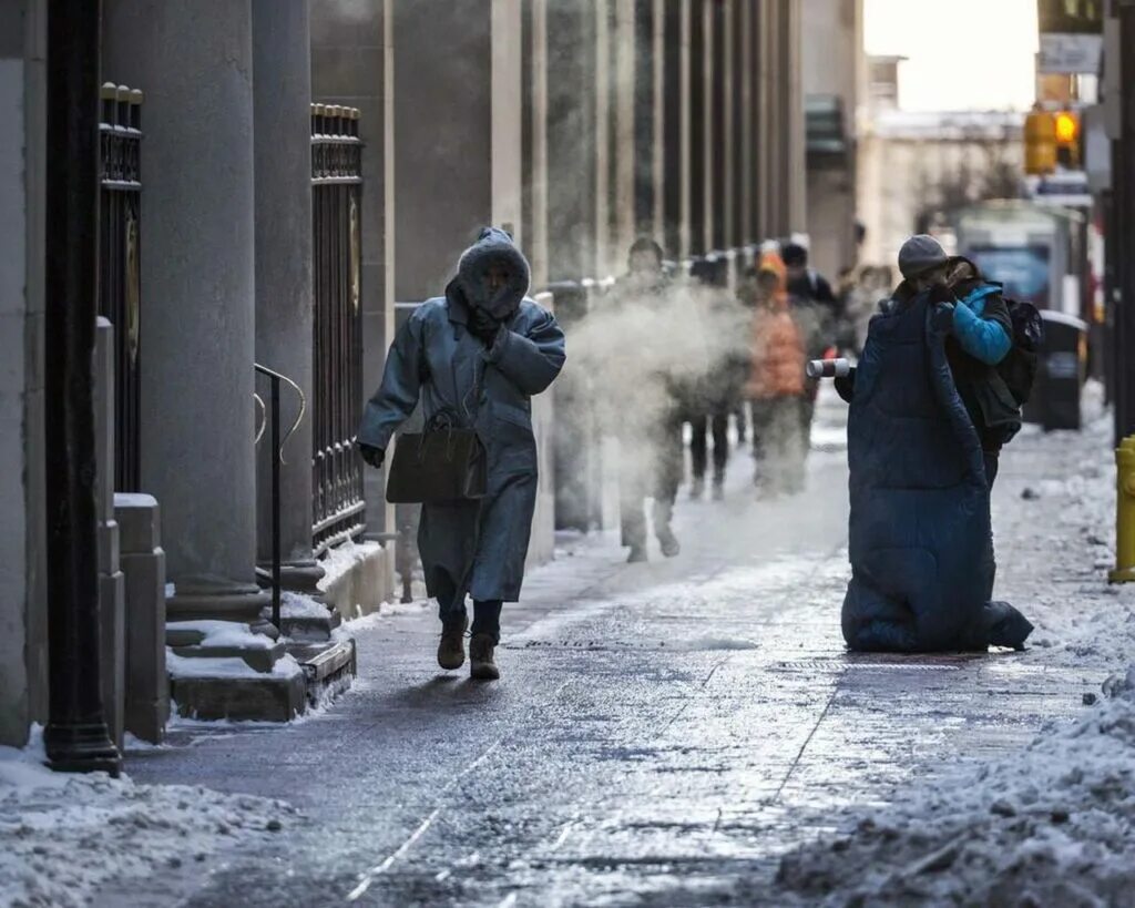 Среди людей холоднее. Холод на улице. Экстремальный холод. Cold weather.