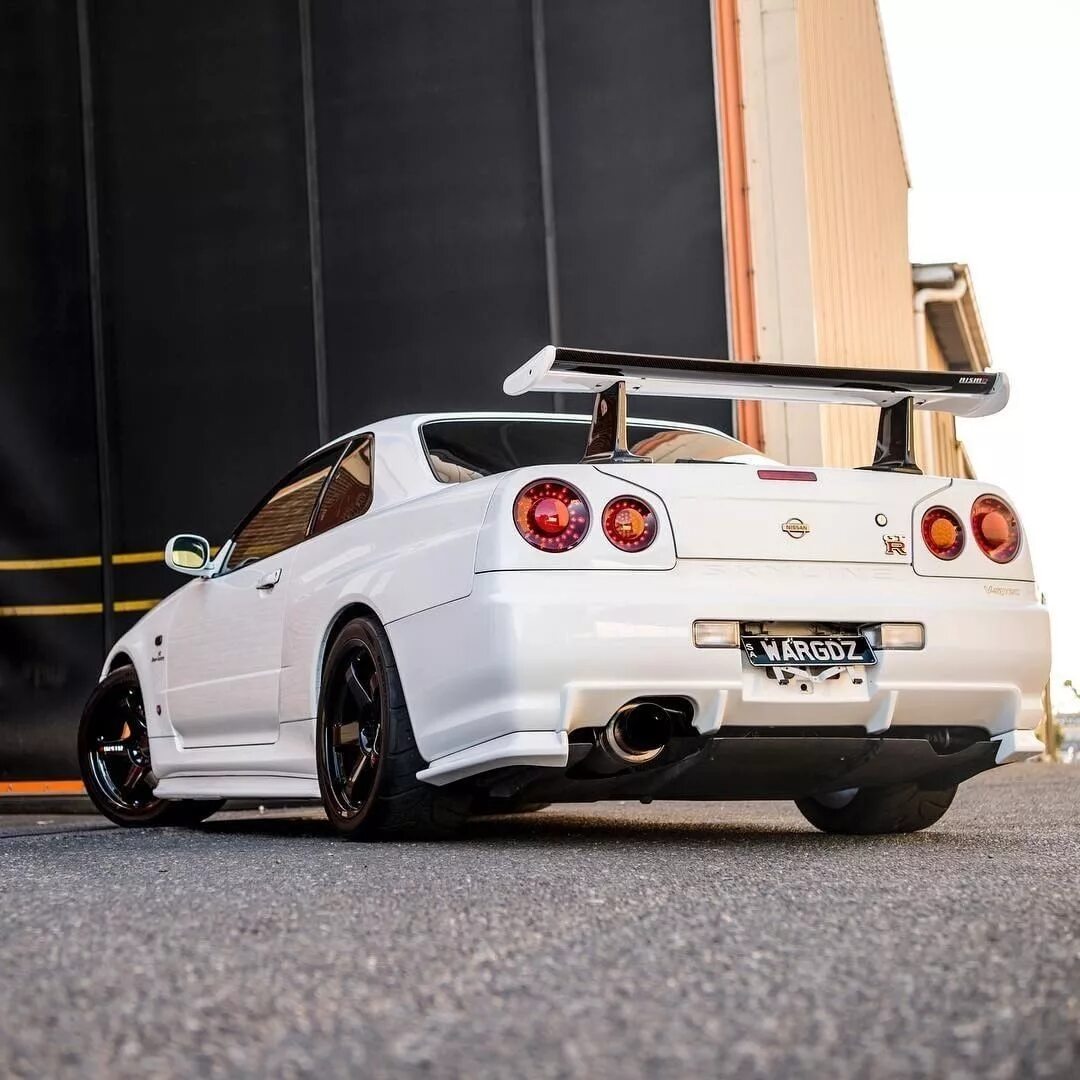 Skyline tuning. Nissan Skyline GTR 34. Nissan GTR r34. Nissan Skyline GTR r34 белый. Nissan GTR r34 белый.