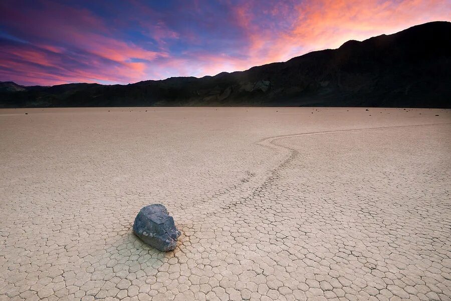 Рейстрек-Плайя, США. Озеро Рейстрек-Плайя в Калифорнии.. Долина смерти США. Долина смерти США камни.