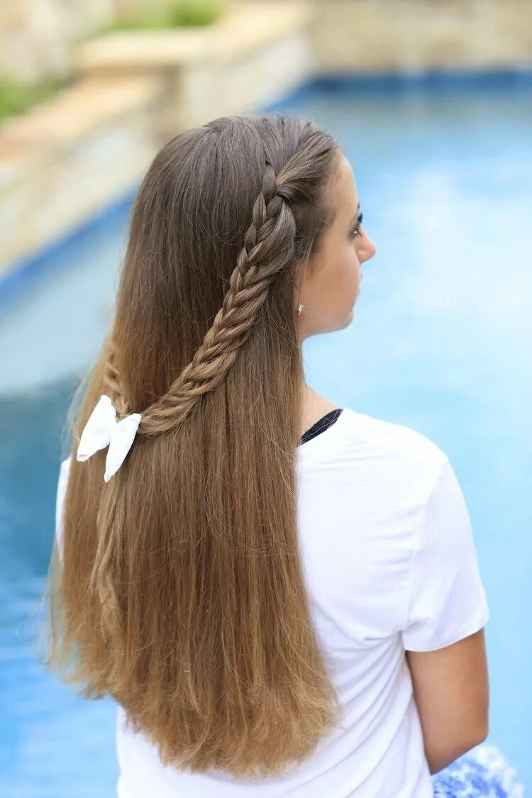 Прически в школу 1. Прически в школу. Красивые причёски в школу. Прическа с распущенными волосами для девочки. Причёски для девочек на длинные волосы.