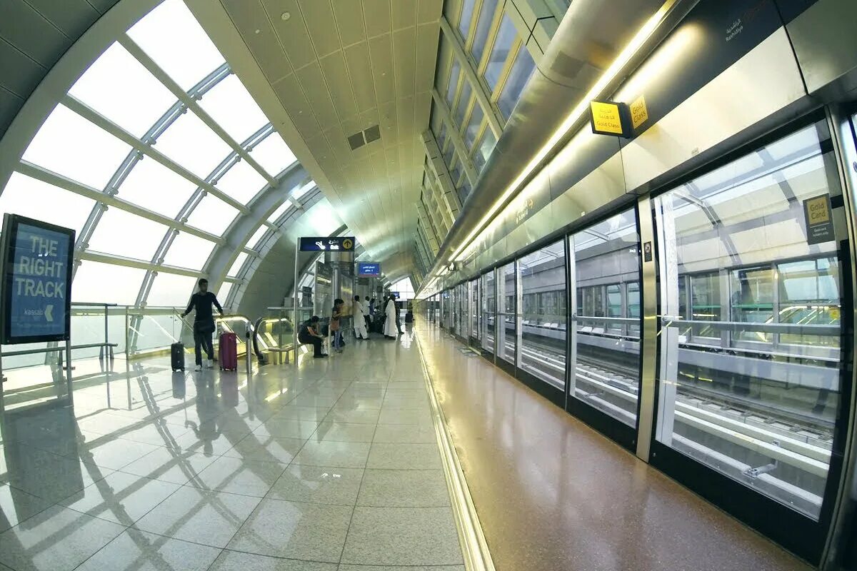 Станции метро Дубай. Метро Бурджуман Дубай. Станция метро Дубай аэропорт. Аэропорт Дубай метроюю. Как купить в метро дубай