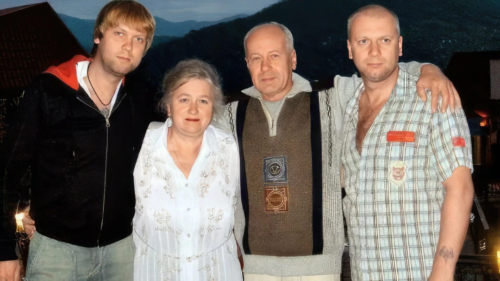 Мама светлакова сергея. Отец сергея светлакова. Родители сергея светлакова. Светлаков родители. Семья сергея светлакова.