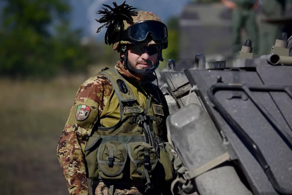 Вооруженные силы италии. Солдаты италии. Солдаты италии. Italy military. Солдаты италии.