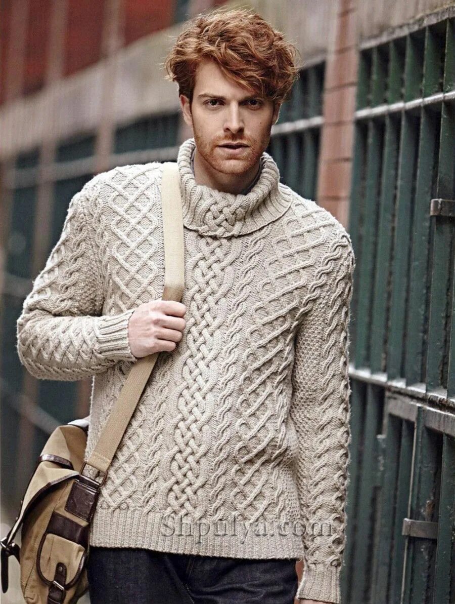 Men knitted. Вязаный свитер мужской. Мужской свитер крупной вязки. Вязаный мужской джемпер. Белый мужской джемпер с аранами.