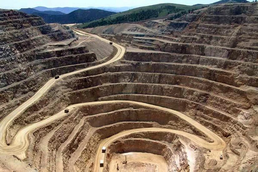 Open Pit mine. Камнедобывающий карьер. Добыча угля. Ландшафт на шахте. Open mining