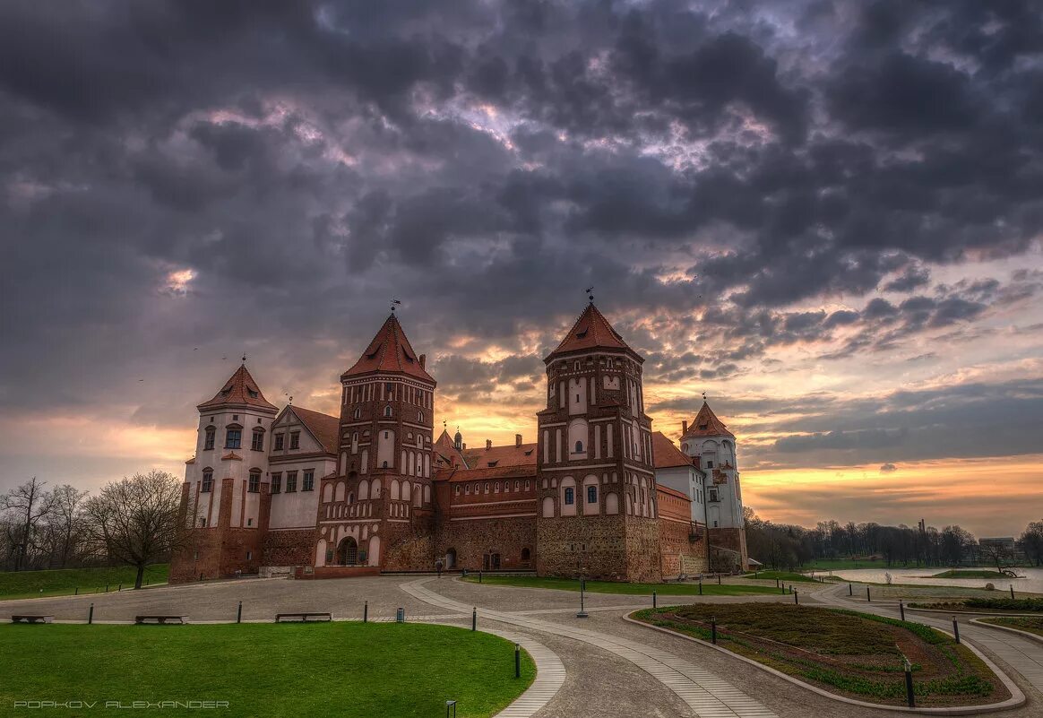 Мирный замок в белоруссии. Замковый комплекс мир. Замковый комплекс мир. Мирский замково-парковый комплекс. Мирский замок (мир, гродненская область).