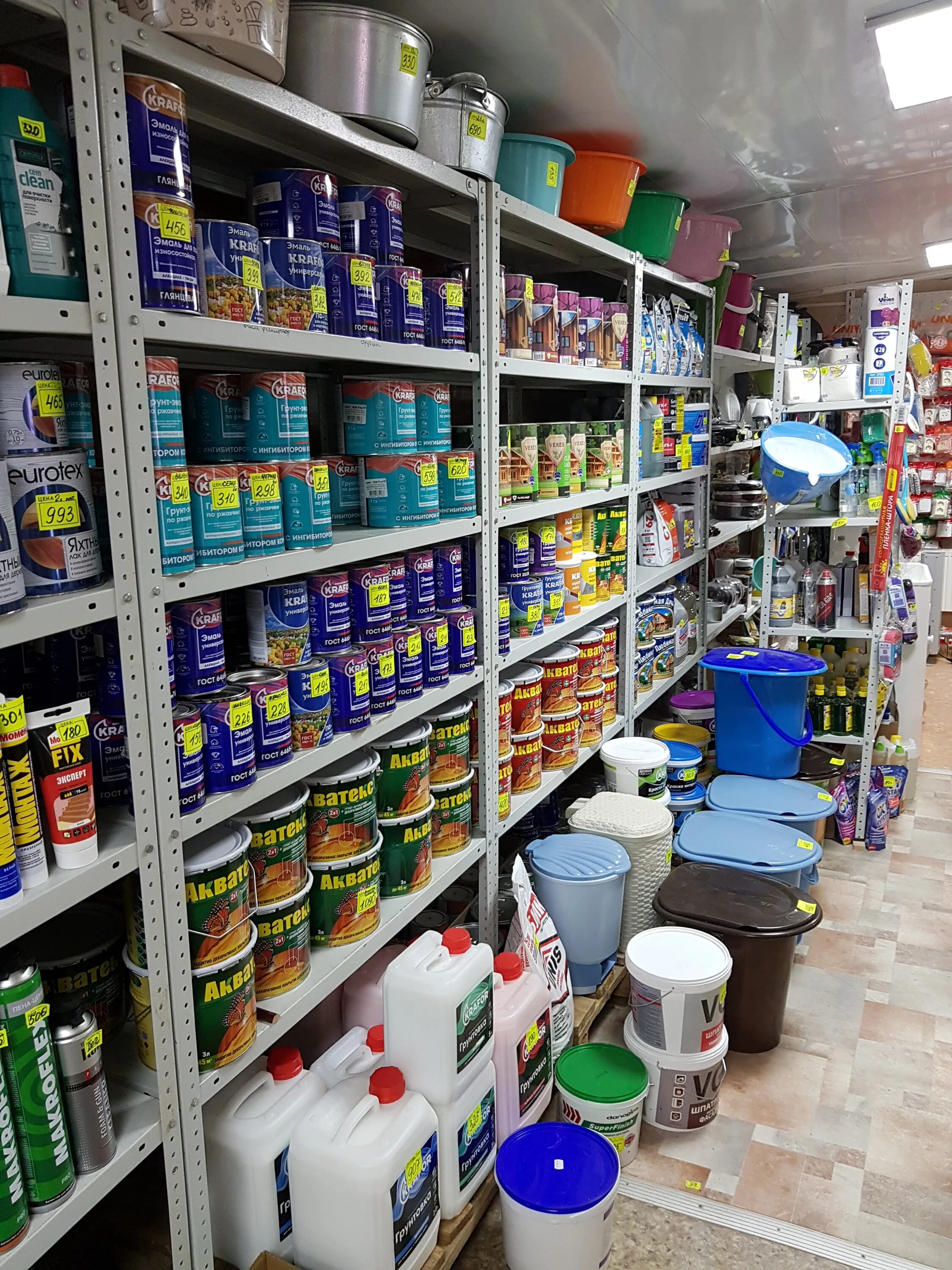 товары дополняющие друг друга. магазин со смешанным ассортиментом. комбинированный товар. горизонтальная и вертикальная выкладка товара. севен строй.