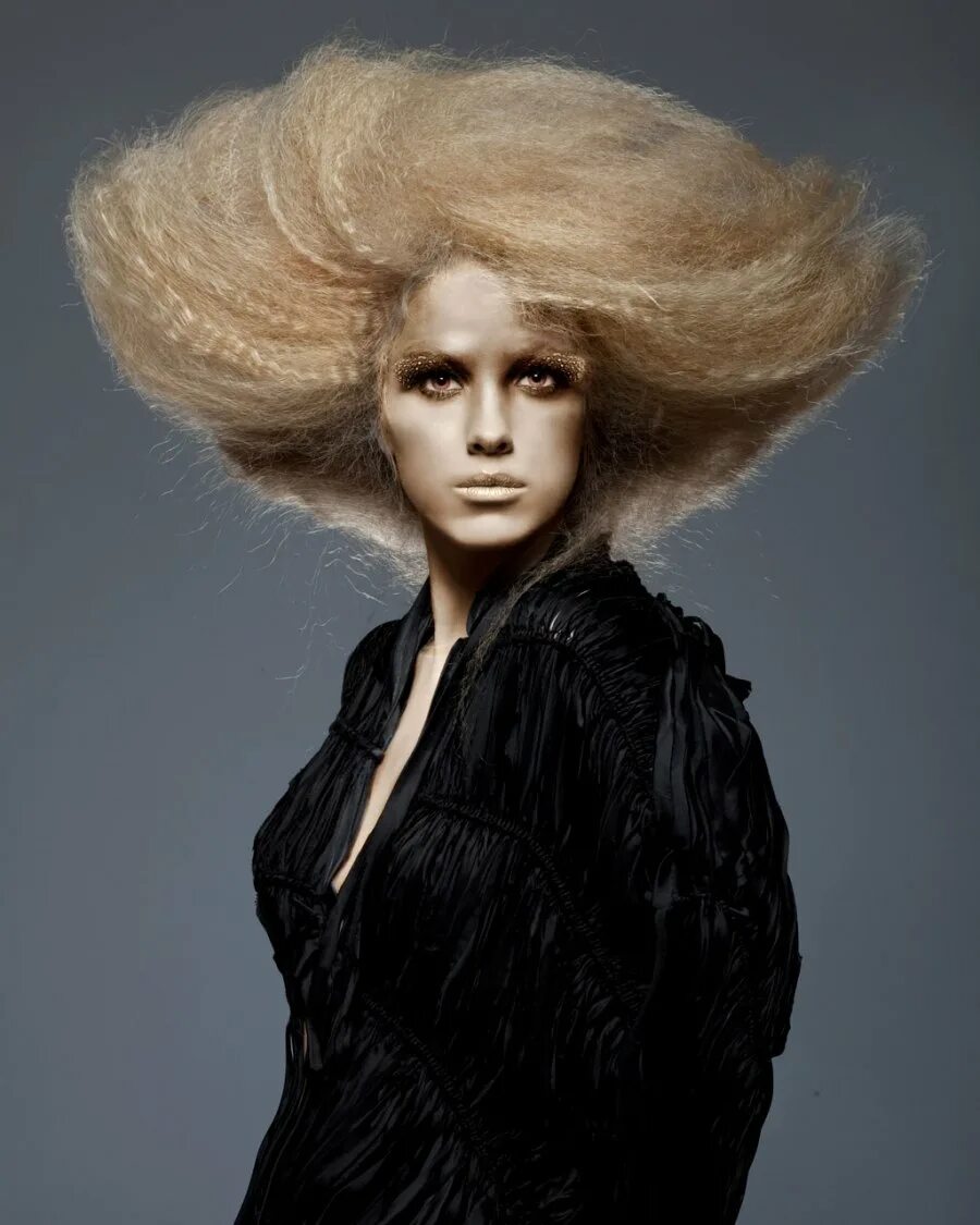 прическа 2010 женская. дианна агрон 2022. авангардные прически на длинные волосы. модные гульки. авангардные прически на длинные волосы.