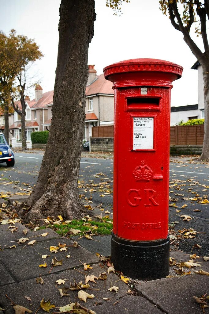 Box posting. Postbox Великобритании. Почтовый ящик Лондон. Почтовые ящики в Великобритании. Красные почтовые ящики Великобритании.