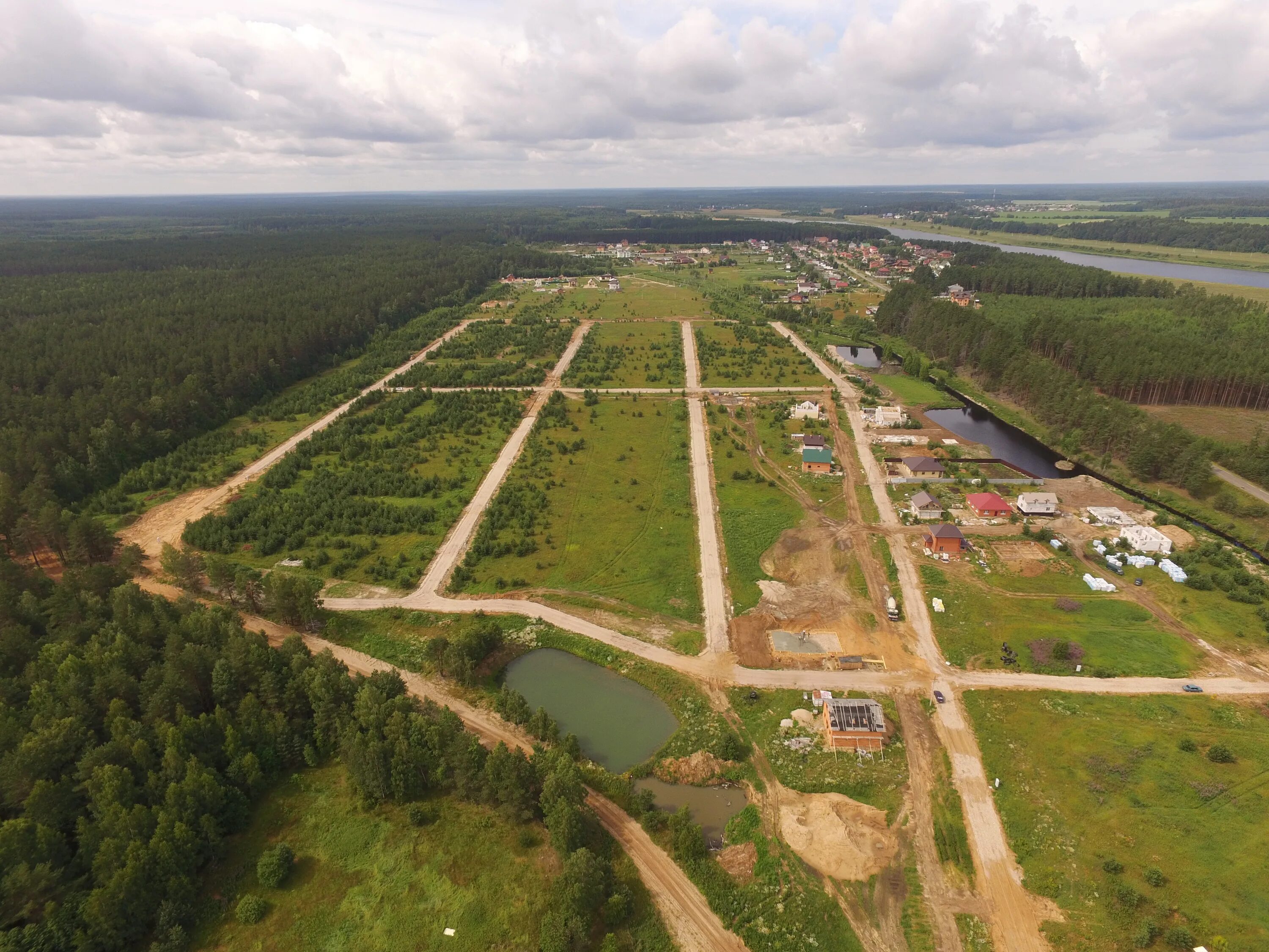 Постройки на участке. Место под постройку. Земельный участок. Земельный участок. Участок под застройку.